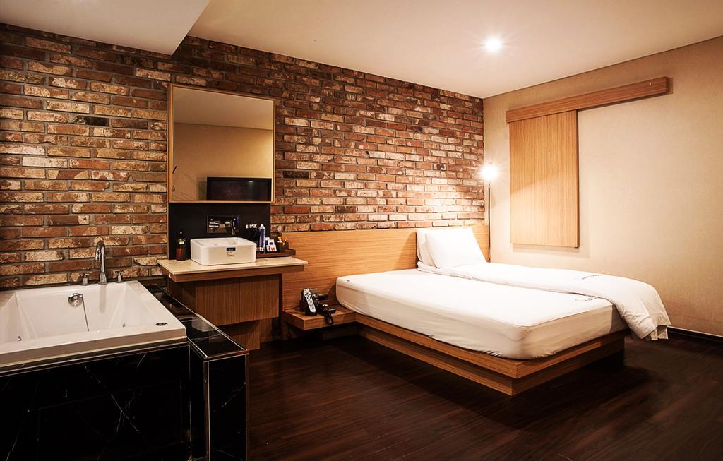 Comma Hotel Busan Exterior photo